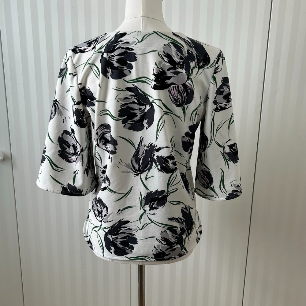 Ann Taylor White with black/grey/green flowers blouse Size S - Picture 2 of 8